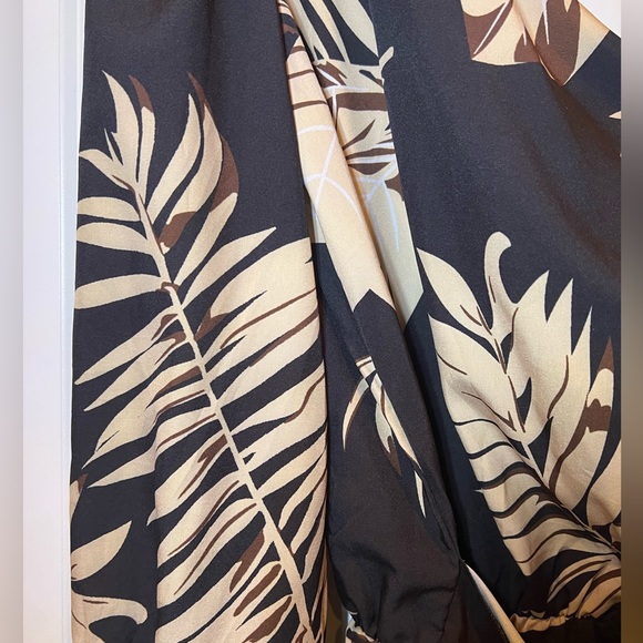 Wore once for a day casual wedding.  Would fit if you wear L - Picture 4 of 5